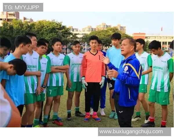 足球明星齐聚一堂歌词中尽显绿茵传奇与荣耀瞬间